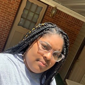 Meet your Posher, Camille